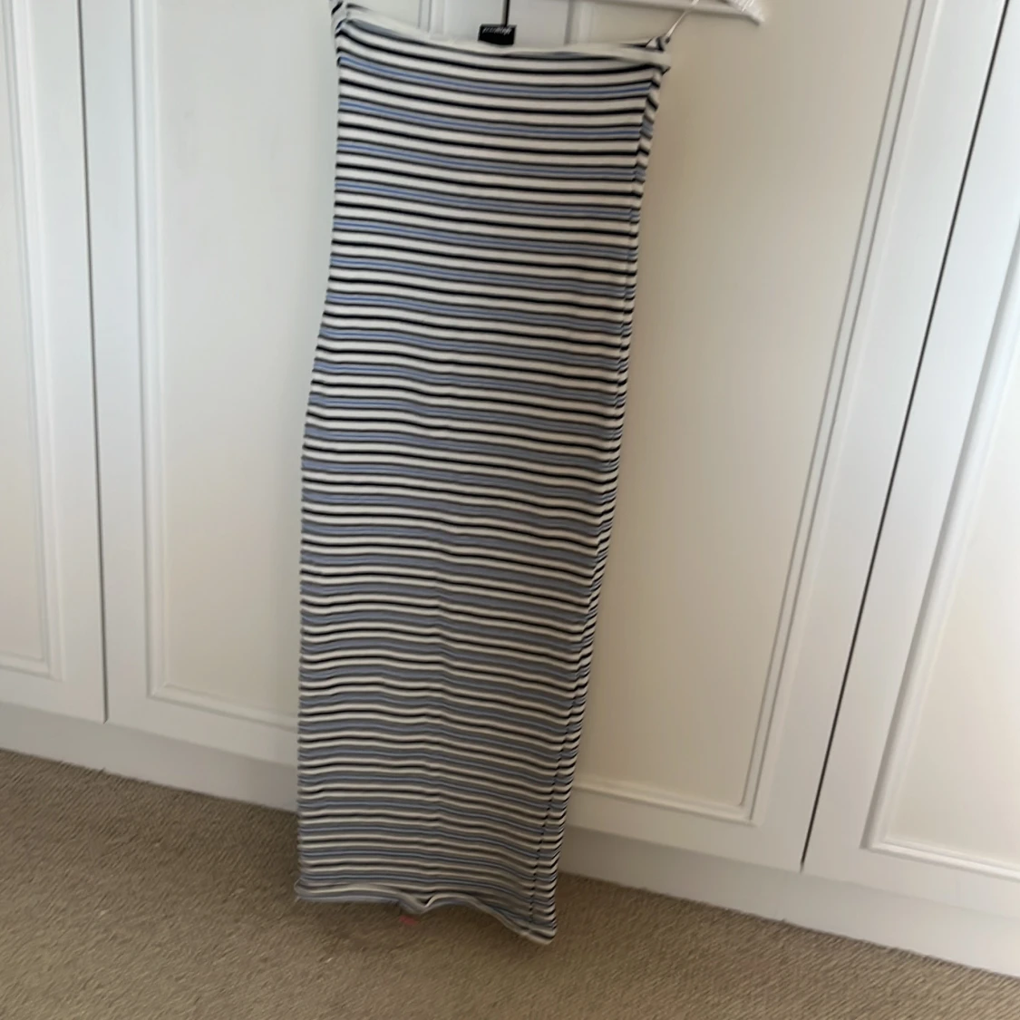 Randig midi-klänning - 1