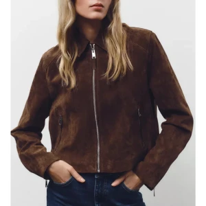 Mocka jacka från zara - Endast använd fåtal gånger så som nyskick!! Slutsåld på hemsidan, nypris är 1395kr. Strl Xs🩷