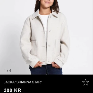 Lager 157 jacka  - Super snygg beiga jacka ifrån lager 157 barn! Storlek 150 men skulle säga xxs xs, säljs för att den knappt andvönds! Fint skick! Fråga vid pris om ni är intresserade, om ni inte tycker det duger