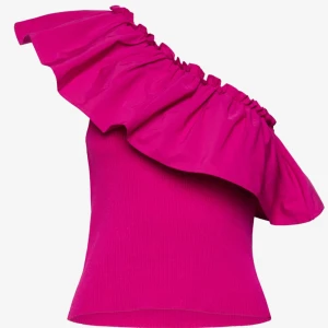 Rosa volangtopp mango - Säljer en superfin rosa volangtopp från mango. Lapp kvar och inte kommit till bruk. Köptes för ca en månad sen. Ursprungspris är 430🩷