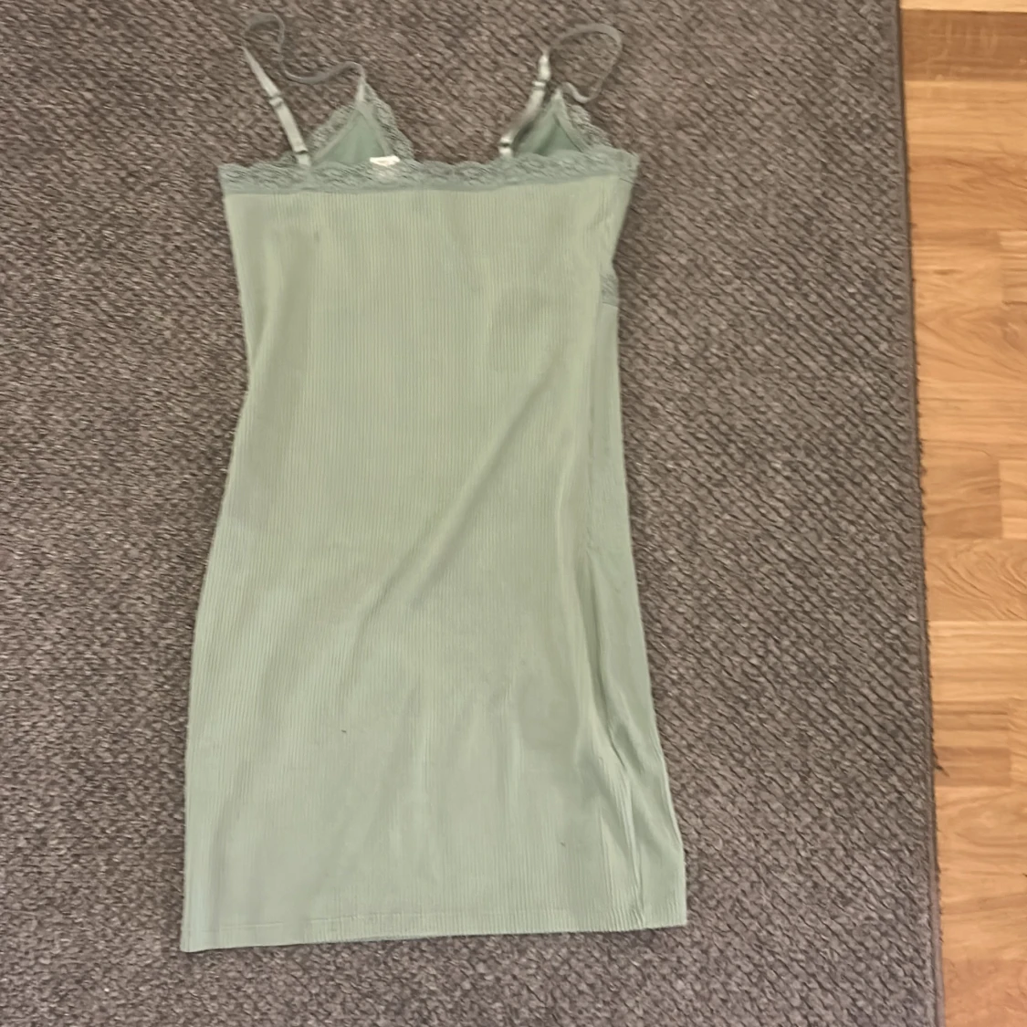 Ljusgrön ribbad klänning H&M Divided - 1