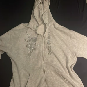 ONE OF ONE - En one of one tröja som inte används då jag har gått ner några pannor/ xl men passar xxl 