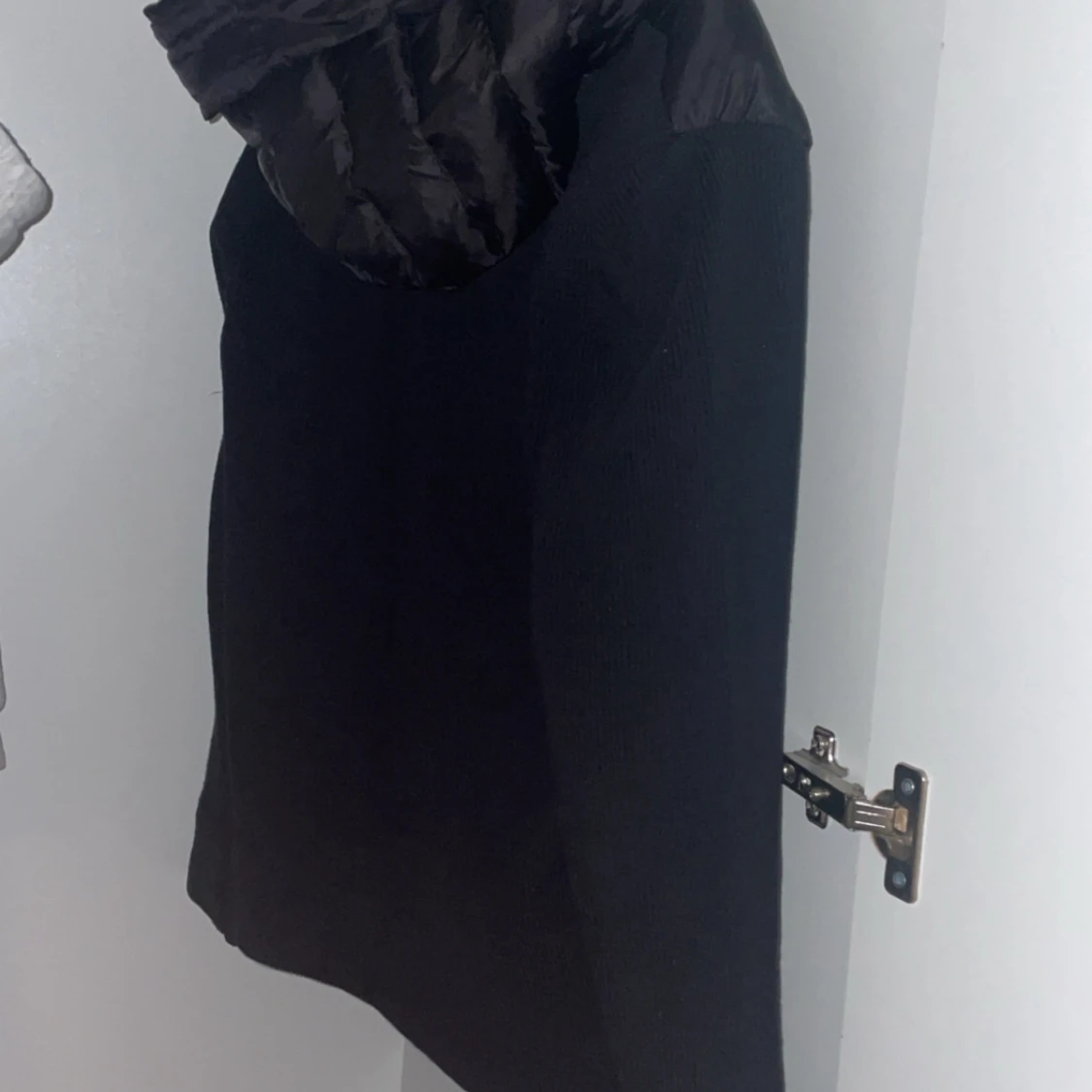 Svart Moncler pufferjacka med huva - 1