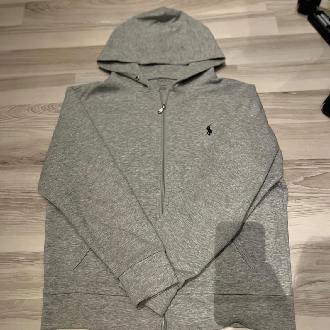 Grå hoodie från Polo Ralph Lauren - 1