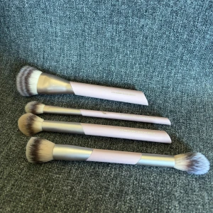 sminkborstar Flaer - olika sminkborstar från märket Flaer, alla är oanvända förutom duo borsten som är rengjord. köp alla tillsammans för 249 kr eller en för 99 kr💄💋