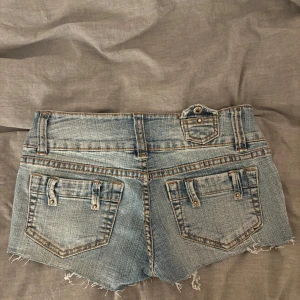 Mini shorts - Stretchiga Shorts med jättefina fickor strl sx-s