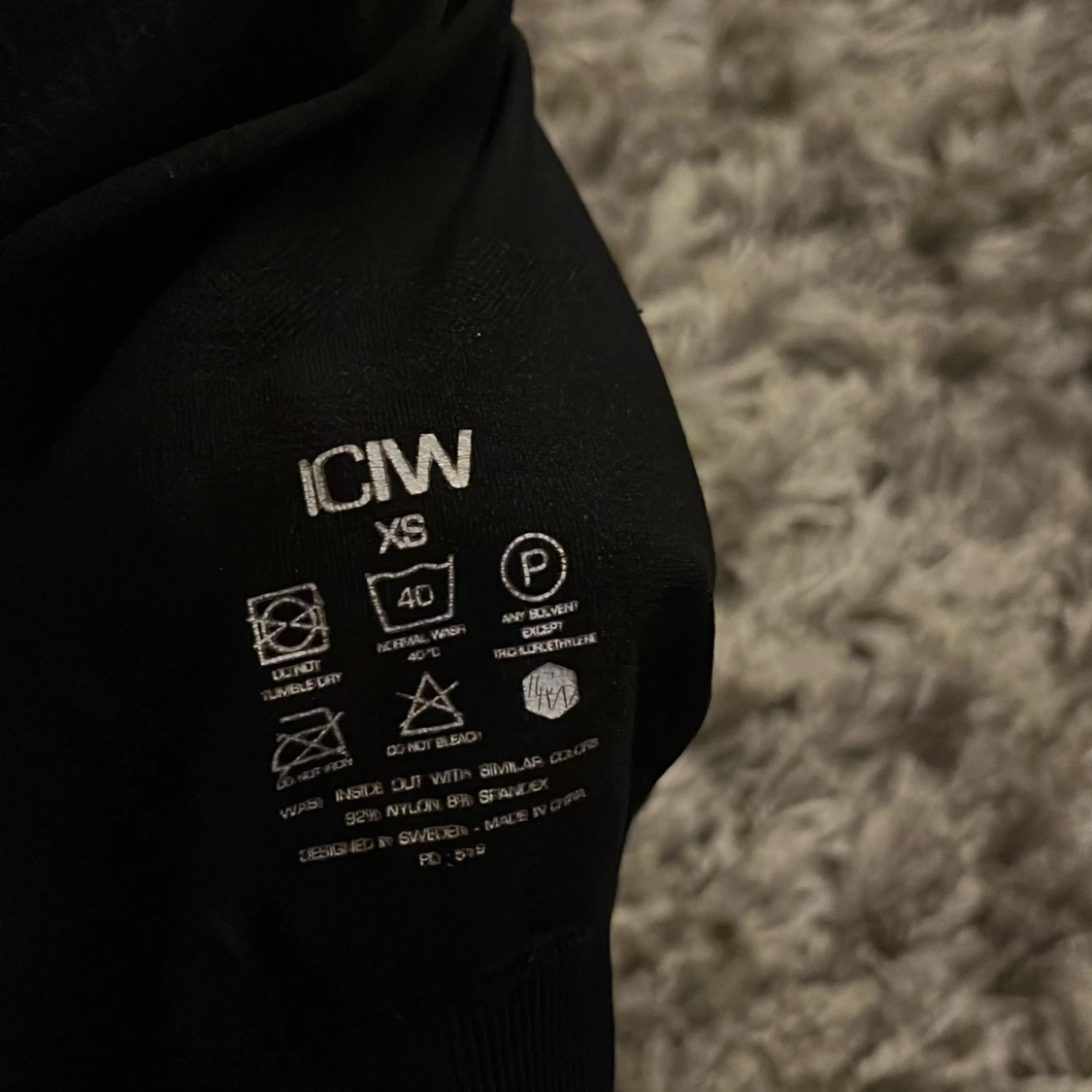 Svart croppad topp från ICANIWILL - 4