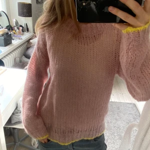 Rosa stickad tröja från Second Female - Superfin rosa stickad tröja från Second Female. Inga defekter, bra material