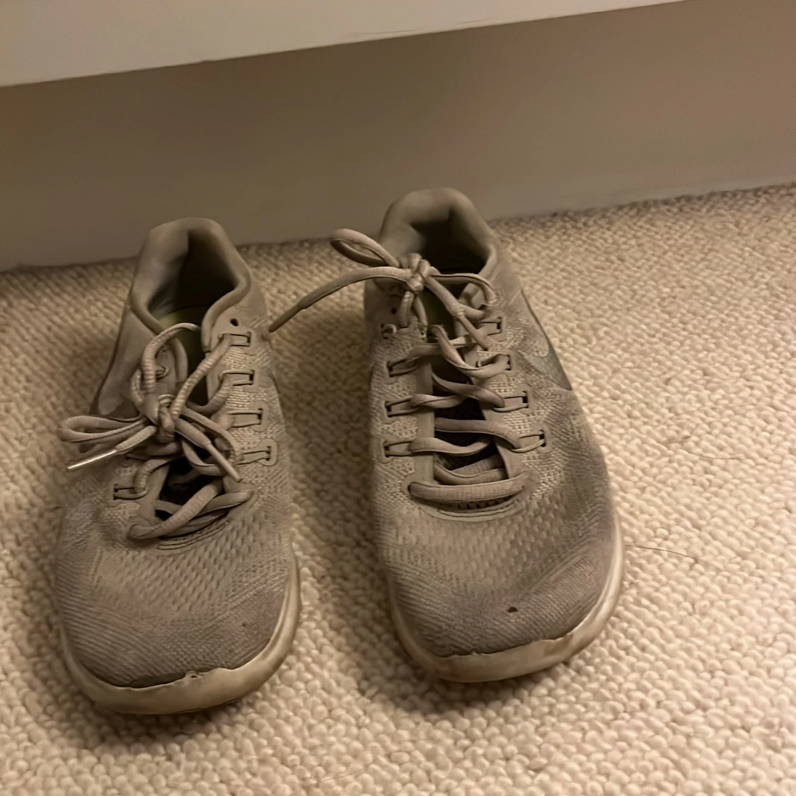 Grå Nike sneakers i mesh, stl 37.5 - 2