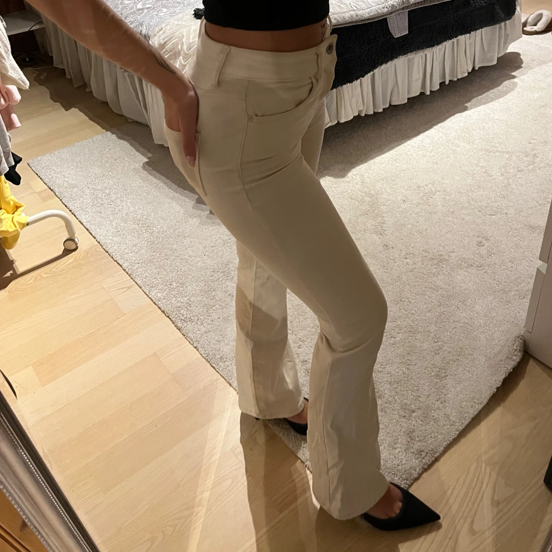 Ljusa bootcut jeans med hög midja - 1