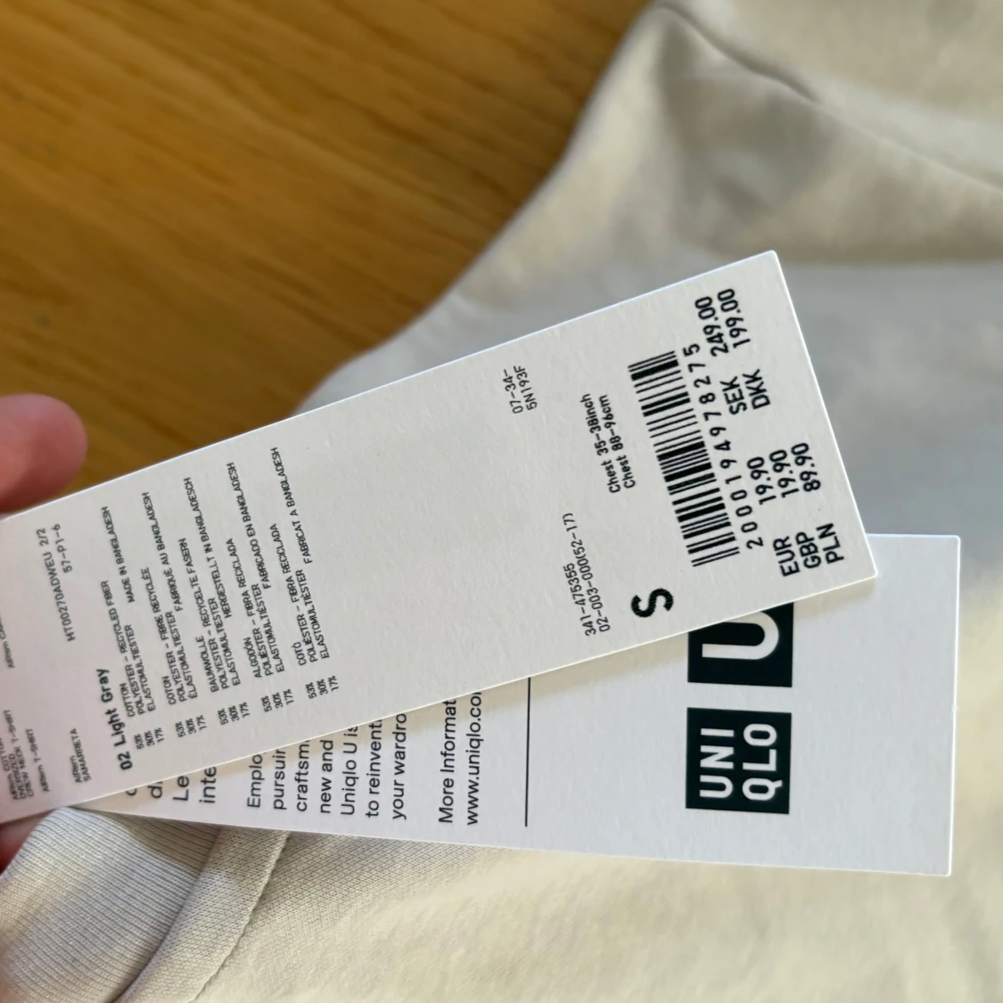 Ljusgrå t-shirt från Uniqlo U Strl S - 2