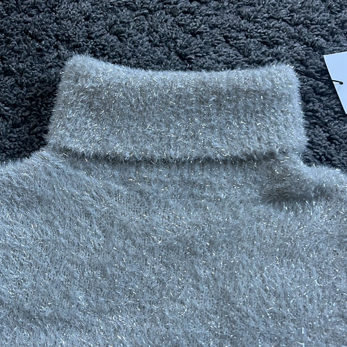 Glittrig polotröja från Zara - 1