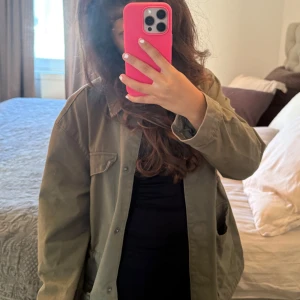 Olivgrön jacka  - Oliv grön jacka från Kappahl! 