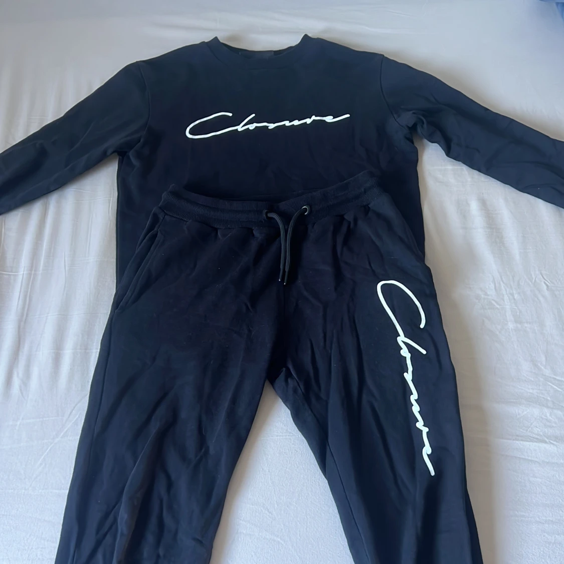 Svart tracksuit långärmad tröja/Byxa Closure London