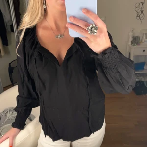 Enkel svart blus - Helt ny❣️