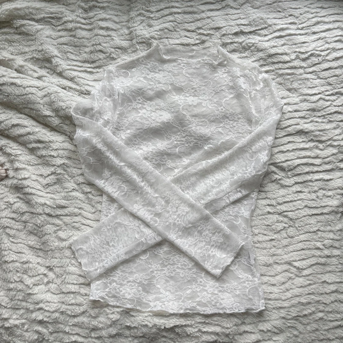 Vit långärmad spetsblus