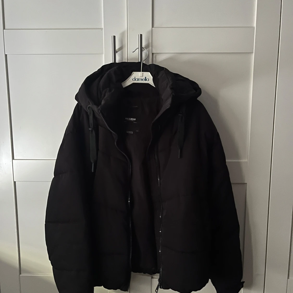 Svart pufferjacka från Pull&Bear - 1