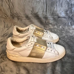 Valentino open - Valentino open - storlek: 38 | Skick: Bra skick | Bara att skriva vid frågor eller funderingar