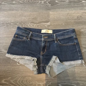 Lågmidjade jeansshorts  - .