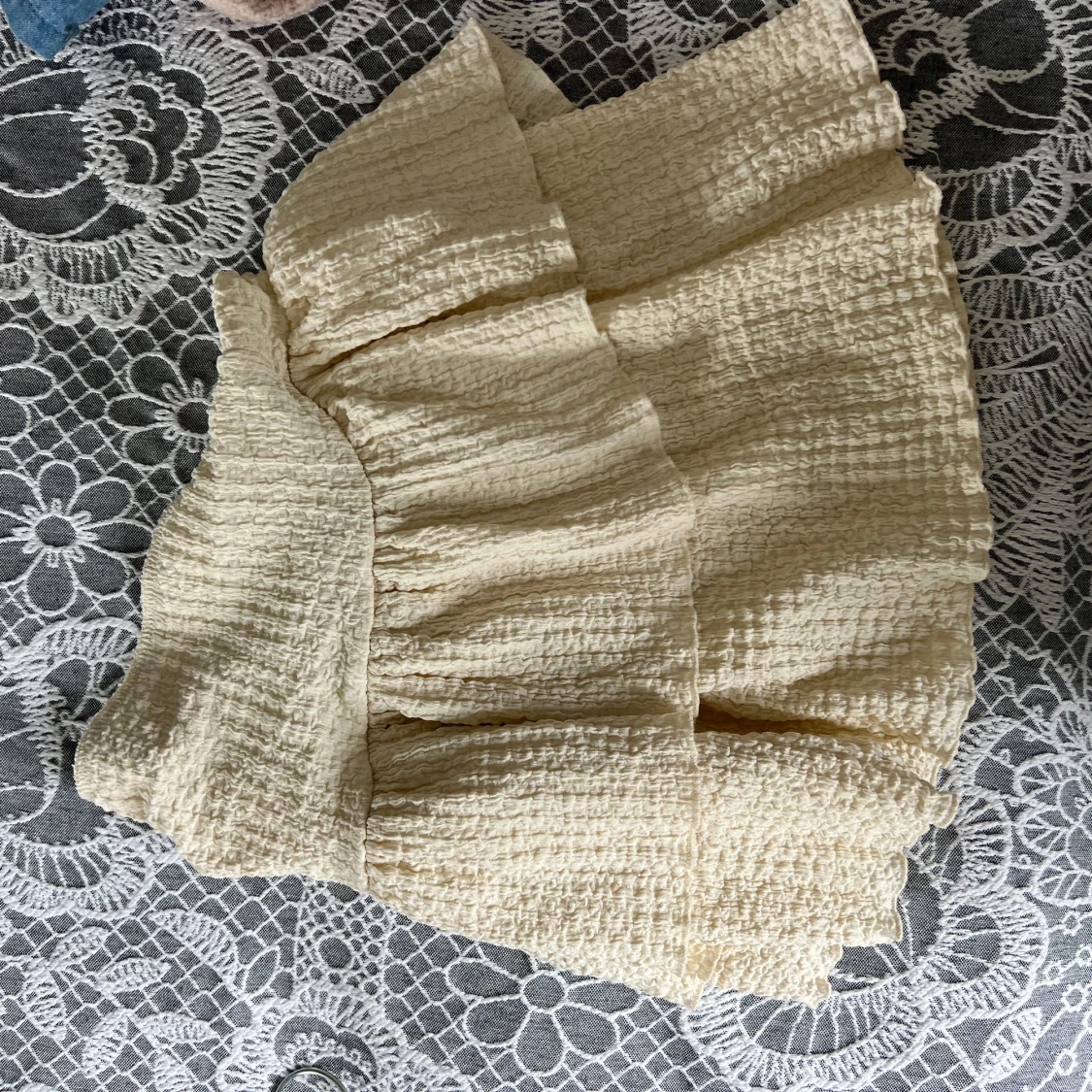 Gul volangkjol från Gina Tricot - 2