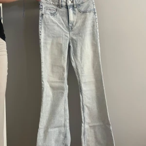 Jeans - Snygga jeans från hm med jättefin passform !