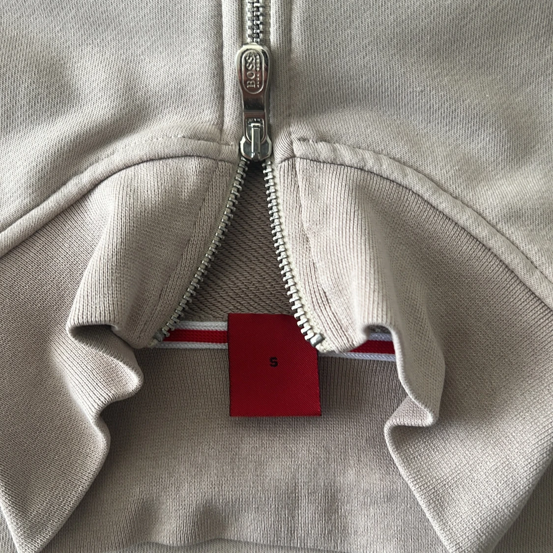 Beige half zip tröja från Hugo Boss - 4