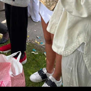 Valentino Garavani  sneakers -  Väldigt snygga Valentino skor säljer de på grund av att de är för små för mig. De har lite märken på sig och tre taggar som har åkt av men man märker inte det. 