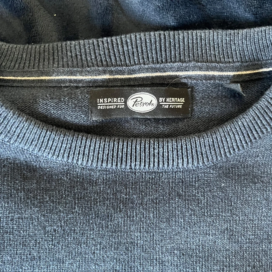 Mörkgrå stickad tröja från Petrol - 1