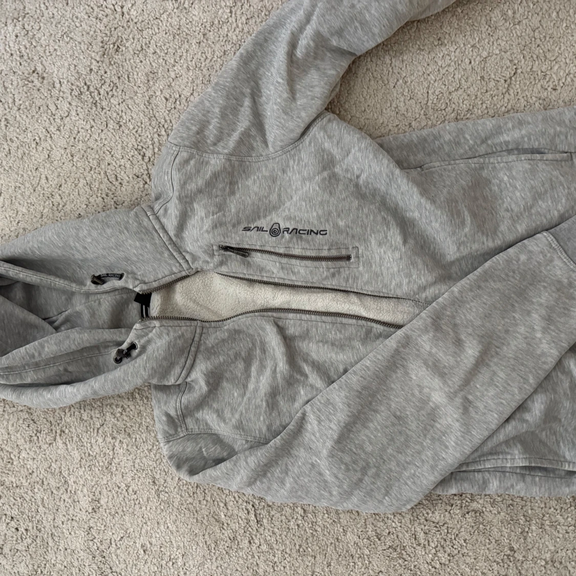 Grå hoodiejacka från Sail Racing