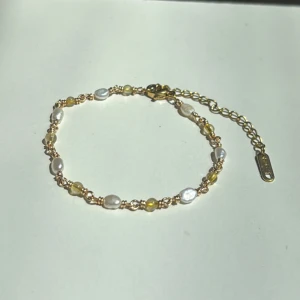 Citrine Bracelet  - Detta armband är 16 cm långt och har en 6,5 cm förlängningskedja för justerbar passform. De är handgjorda med rostfri ståltråd och förlängningskedja i rostfritt stål – vilket gör dem både slitstarka och vattentåliga. 