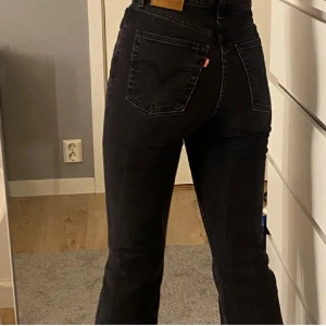 Levis jeans  - Ribcage boot, högmidjade Levi’s jeans. (Lånade bilder)