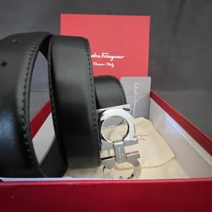 Ferragammo bälte - säljs lite billigare pågrund av att jag ej var kvittot men allt annat följer med”PRIS KAN DISSKUTERAS”