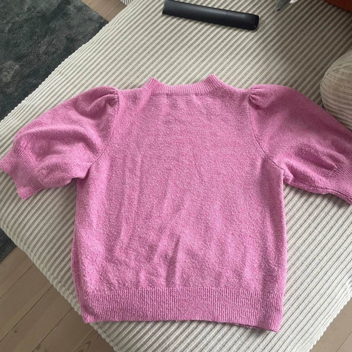 Rosa stickad tröja med puffärm från Vera Moda - 2