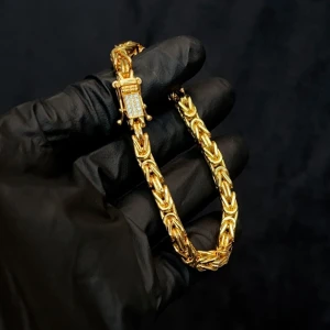 Kejsarlänk 14K Guldpläterad VVS Kistlås - Kejsarlänk armband i 14K guldplätering, utrustad med ett kistlås med 15st VVS-Top CZ prong-set stenar som blänker fint och fångar blickar! Stämpel 14K (notera att armbandet är pläterat, ej massivt guld). Längd 20.5cm och bredd 6mm.