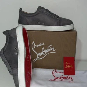 Äkta Louboutin skor söker byten -  aldrig använda Louboutin skor äkta!!!! Storlek 42