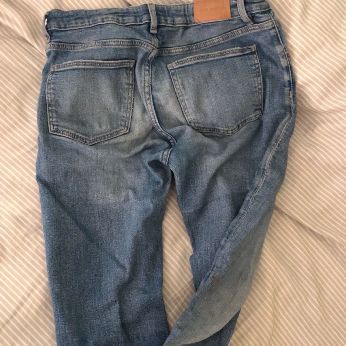 Blå bootcut jeans med ljus tvätt - 1