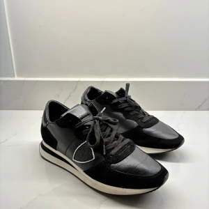 Phillipe Model Trainers - Phillipe Model Trainers | Skick 8/10 | Färgen svart och vit  | Ingen box | Köptes för 3500kr | Hör av er för mer information/bilder!
