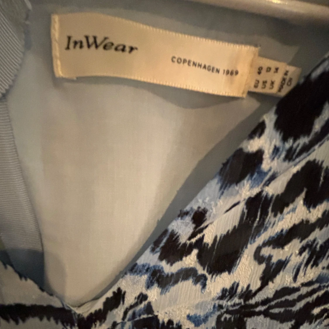 Mönstrad blå klänning från InWear - 2