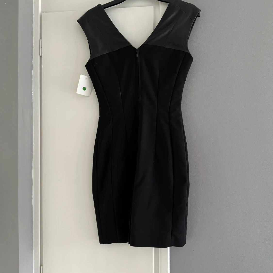 Svart skinnklänning från Stand Studio - 3