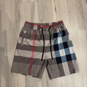 Burberry shorts - Helt nya oanvända burberry short, storlek M