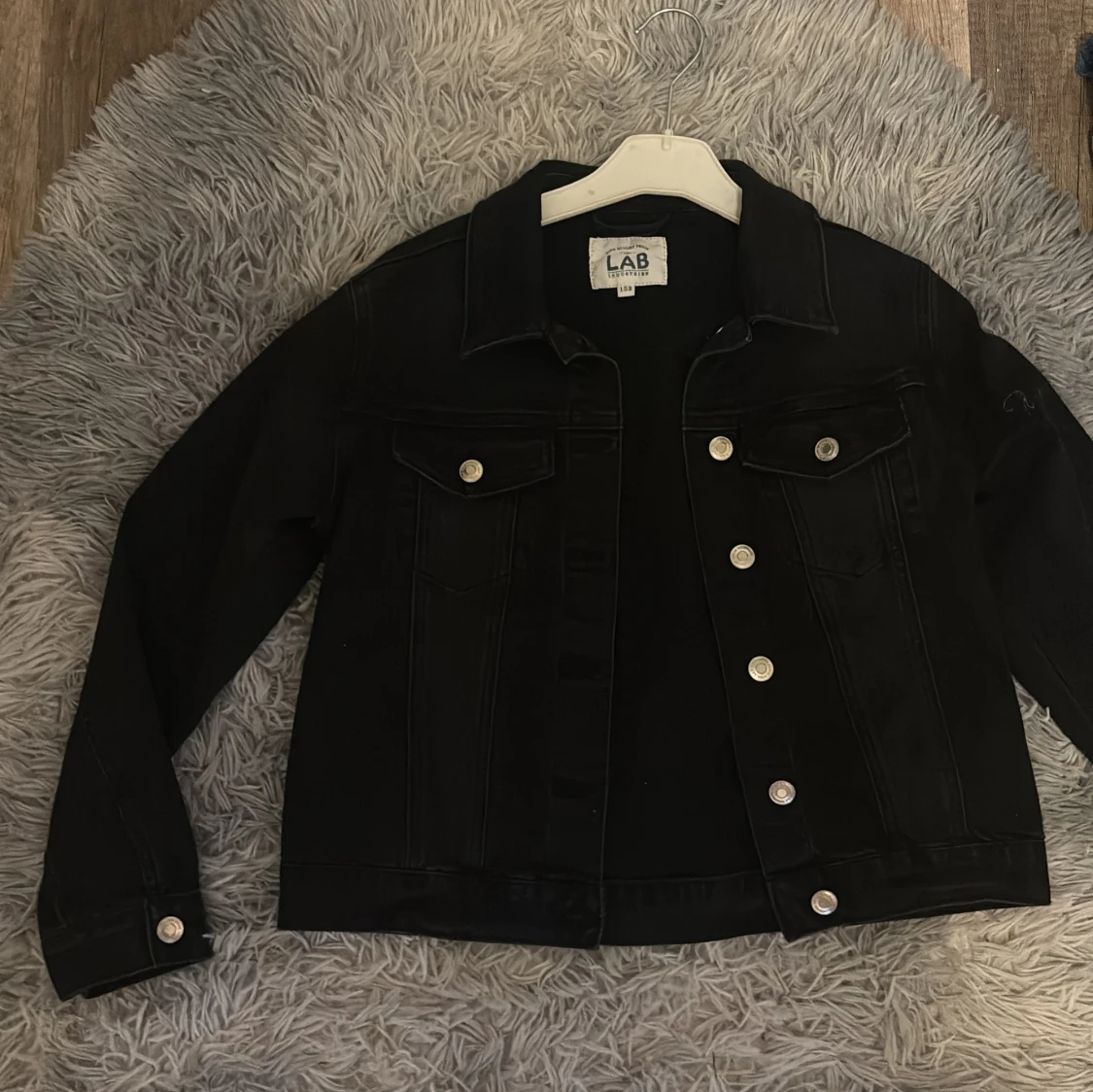 Svart jeansjacka från LAB Industries