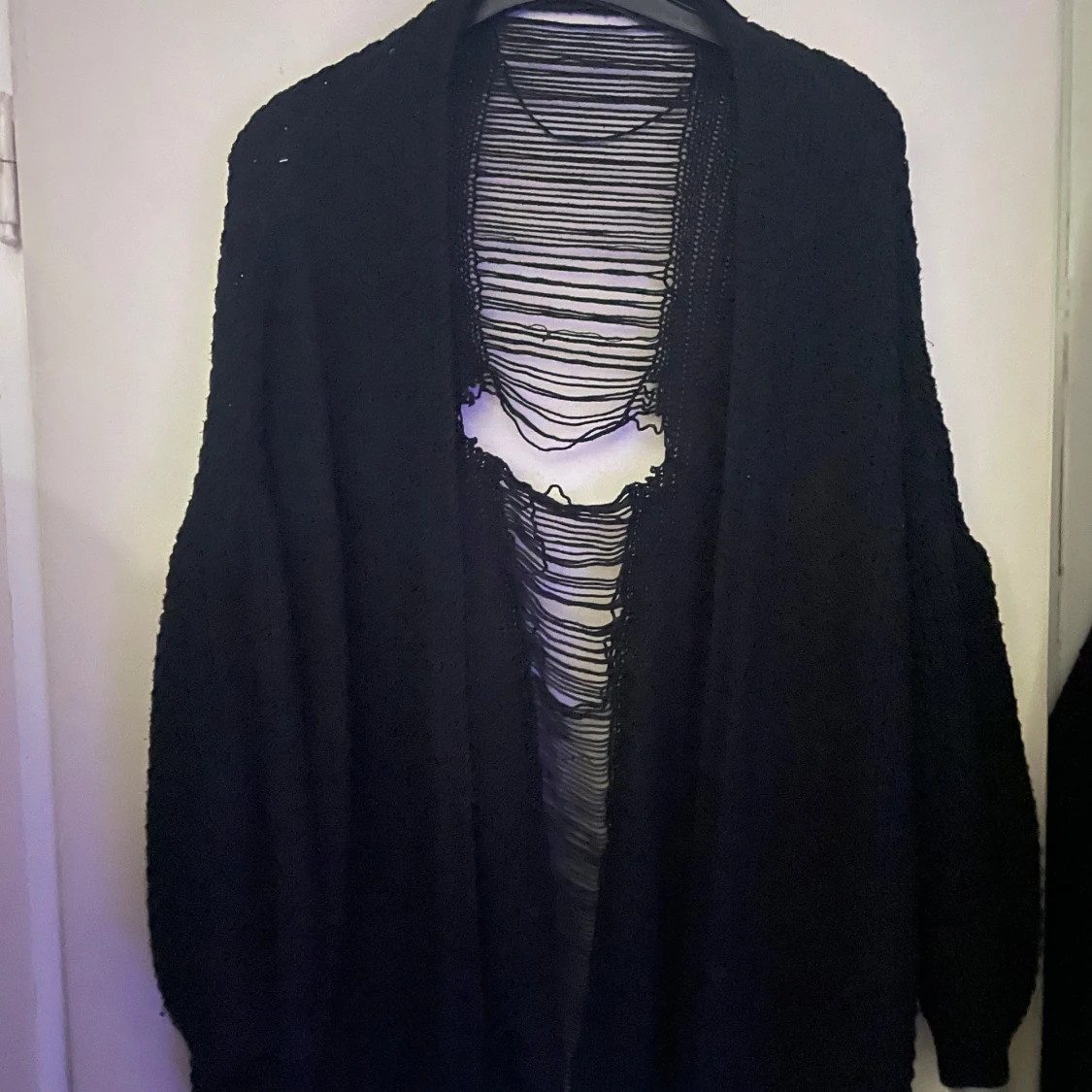 Svart stickad kofta med öppen framsida - 1