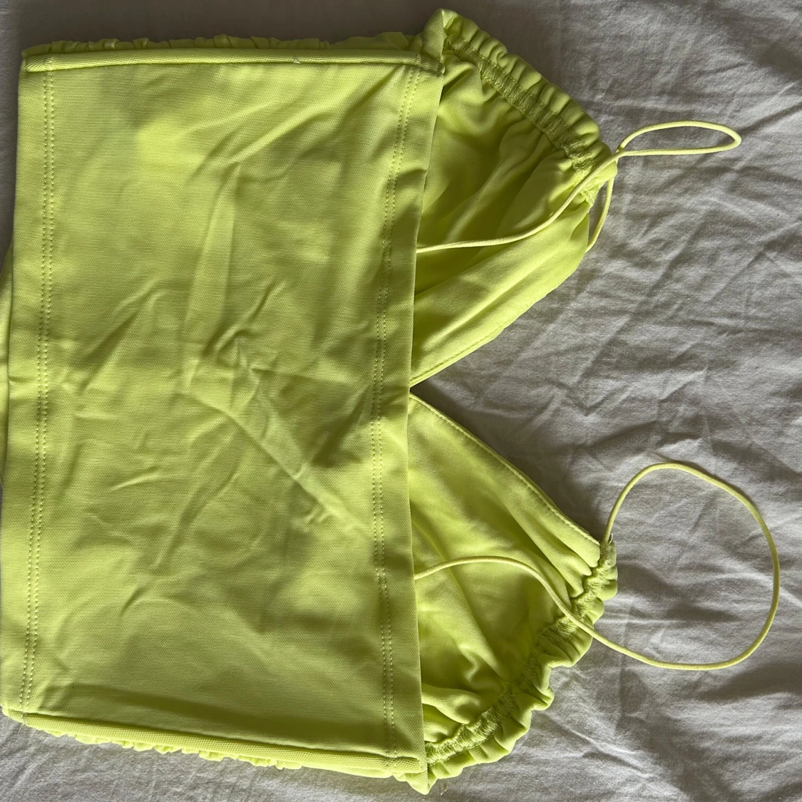 Neongul/grön topp från Bikbok  - 1