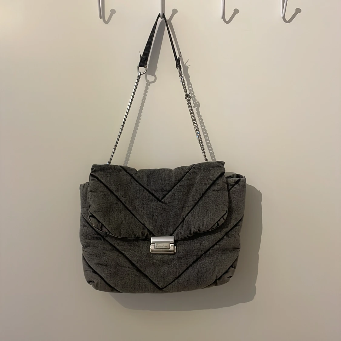 Grå väska från zara