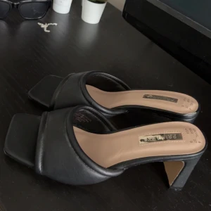 Svarta klackar  - Klackar från primark aldrig använda då dem är för små på mig!
