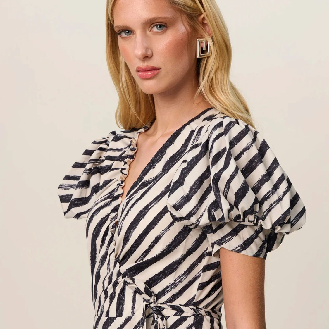 Randig omlottklänning från Adoore - 1