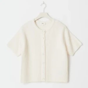 Kortärmad kofta - Kortärmad kofta från Gina tricot💞 inte använd mycket alls. Fråga om det är något!!