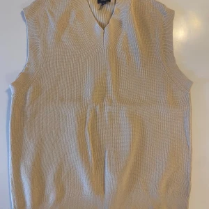 Beige stickad väst från H&M - Säljer en beige stickad väst från H&M 