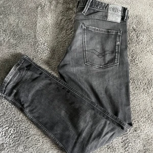 Replay anbass hyperflex  - Replay anbass hyperflex. Storlek 31/32. Skick 8/10. Det ända som är att lapparna är borta se bild 4-5. Skriv vid minsta fundering 🙌