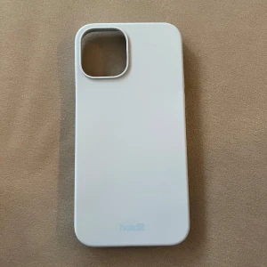 Silikon skal - Säljer då den inte kommer till användning plus att jag har fått en ny mobil. Den har inga defekter eller slitage då den har bara legat i mitt nattduksbord.